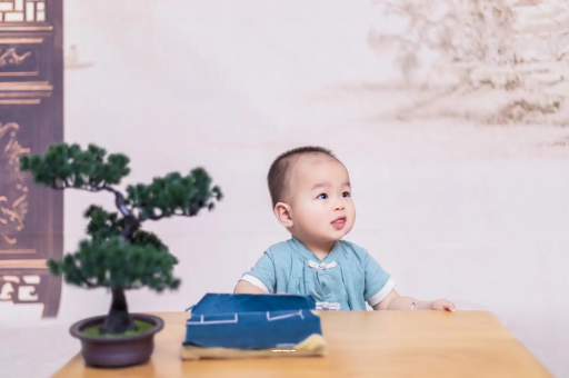 湖州怀孕肚子中间凹两边凸